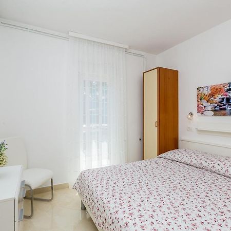 מאלינסקה Apartman Vesna מראה חיצוני תמונה