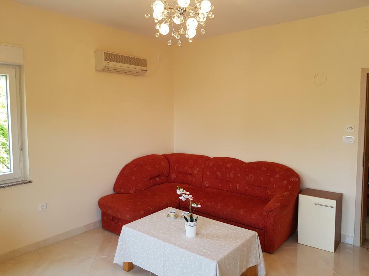 מאלינסקה Apartman Vesna מראה חיצוני תמונה