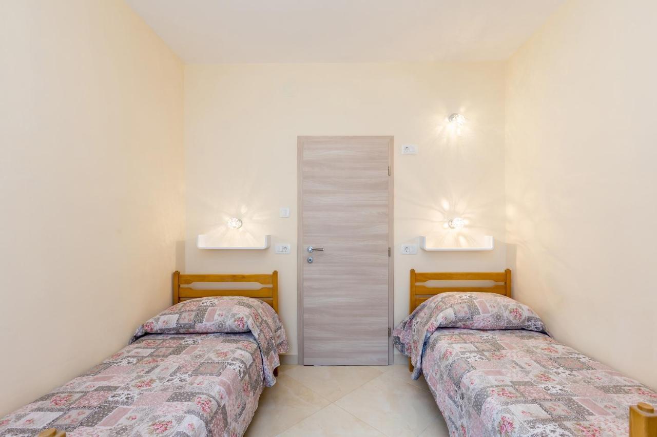 מאלינסקה Apartman Vesna מראה חיצוני תמונה